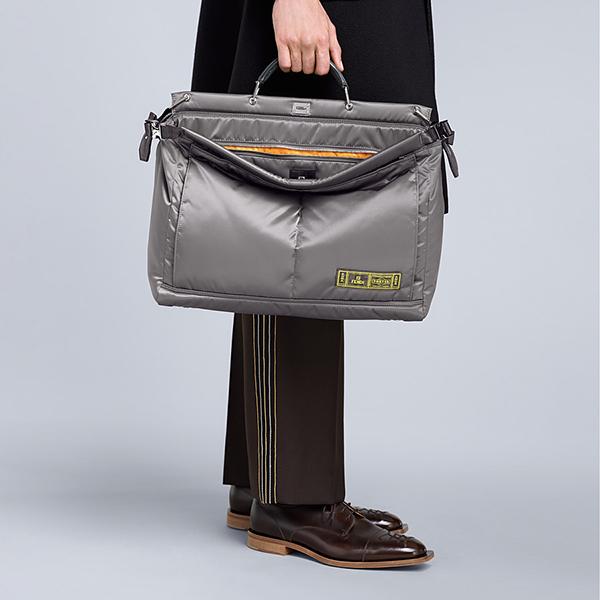 入手困難【PEEKABOO】超人気 FENDI & PORTER コラボ M SIZE 全色7VA388A91SF0KUR